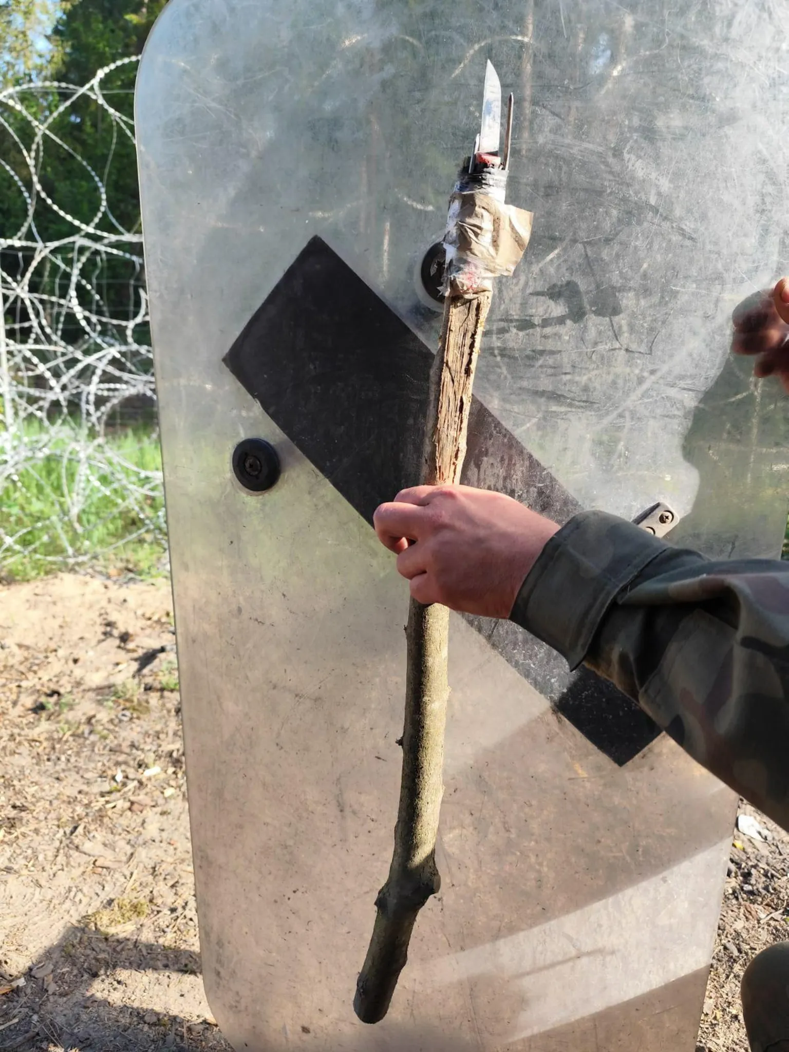 Zdjęcia do artykułu Żołnierz z Wesołej raniony na granicy przez imigranta