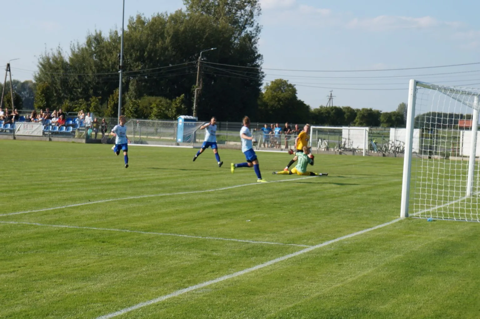 Zdjęcia do artykułu [ZDJĘCIA] Wisła Dziecinów 4:2 KS Wesoła – Relacja z meczu