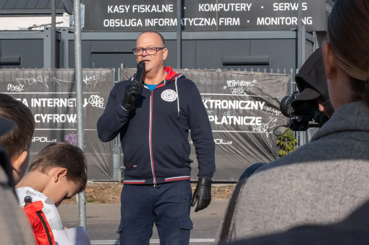 Głośny sprzeciw mieszkańców Starej Miłosny - Fotorelacja i Kluczowe Postulaty