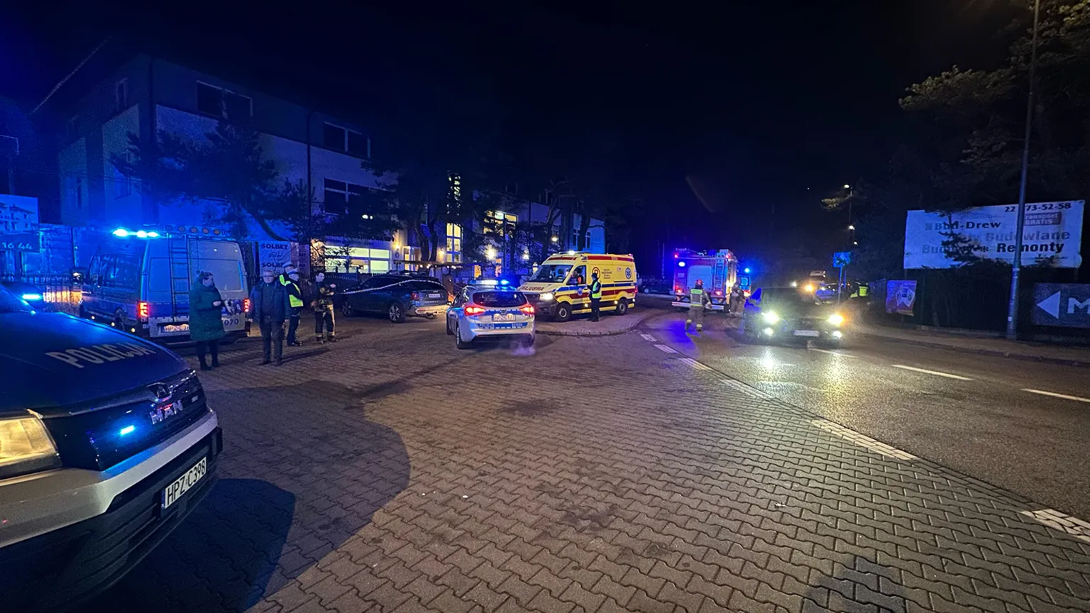 Wypadek przed szkołą w Wesołej – wśród rannych dzieci