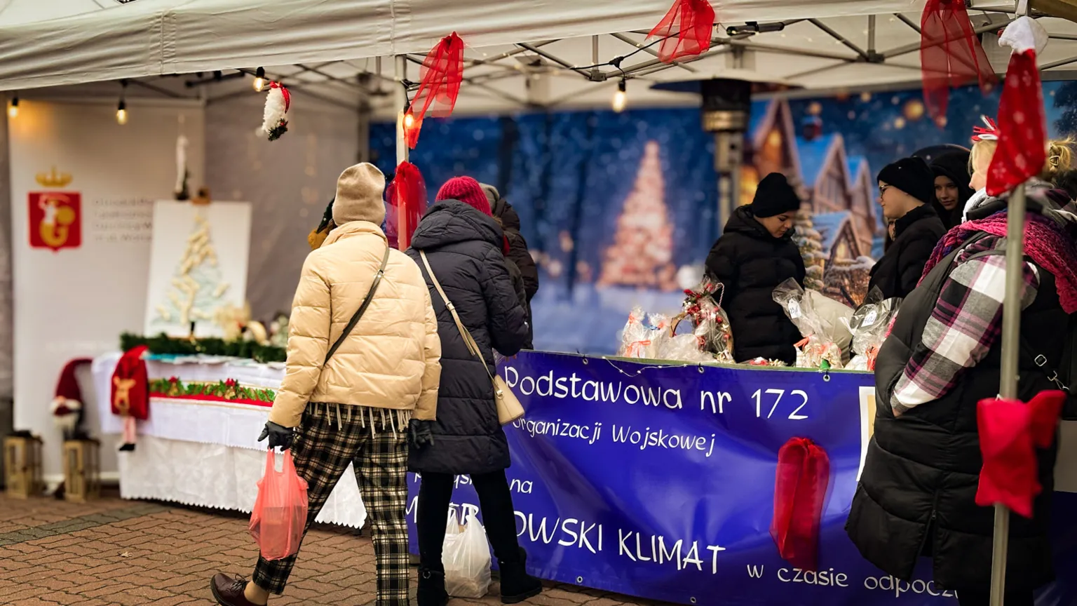 Świąteczny Kiermasz Bożonarodzeniowy w Wesołej – relacja z wydarzenia