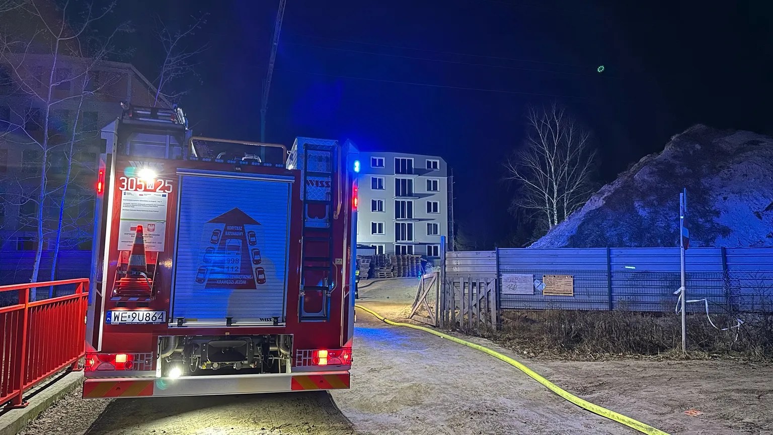 Pożar na budowie przy Rumiankowej w Wesołej – strażacy opanowali sytuację