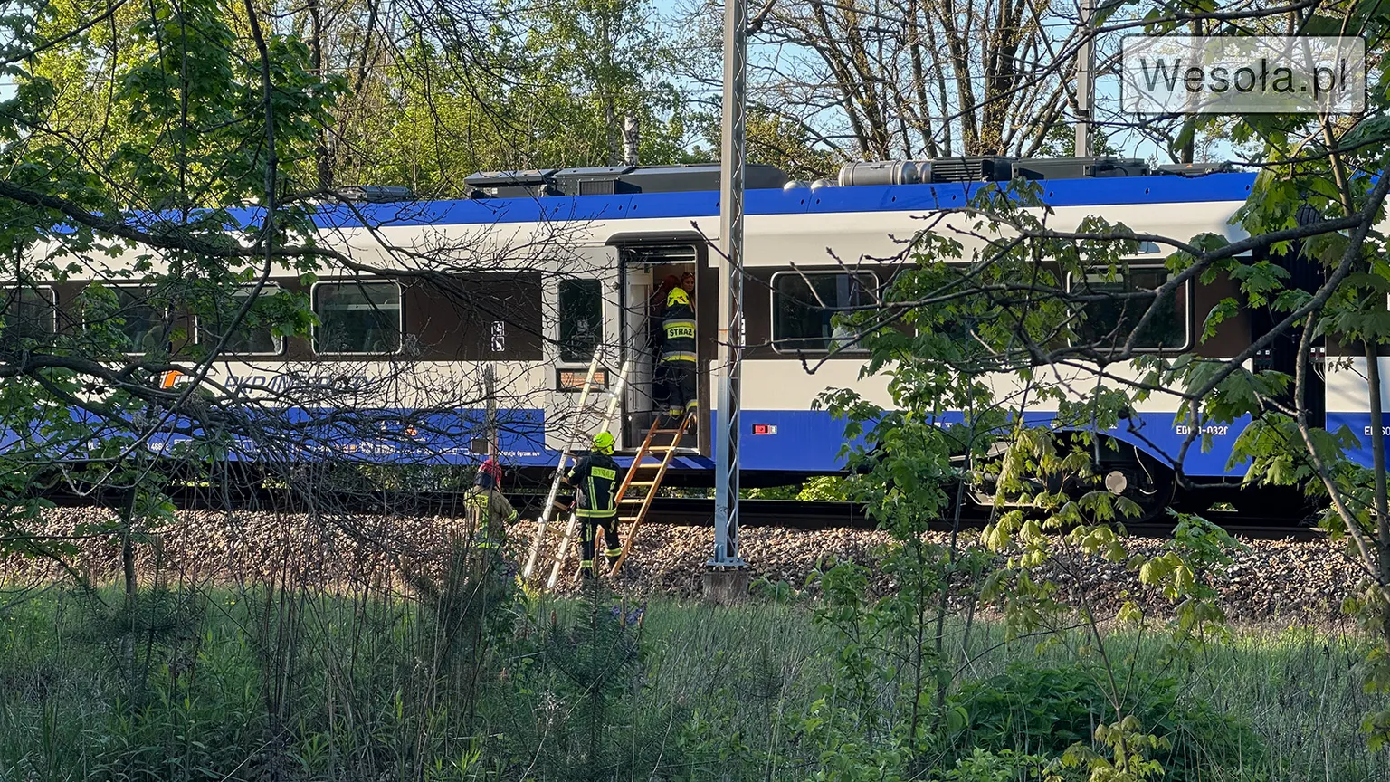Potrącenie mężczyzny przez pociąg na granicy Wesołej i Sulejówka. Utrudnienia w ruchu pociągó