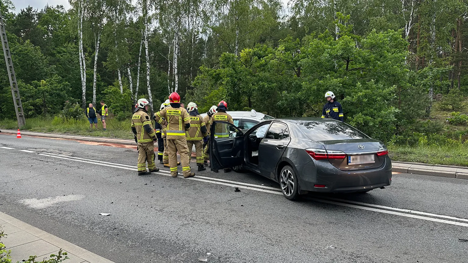Wypadek czterech aut na skrzyżowaniu Wspólnej i Piastowskiej. Trzy osoby trafiły do szpitala