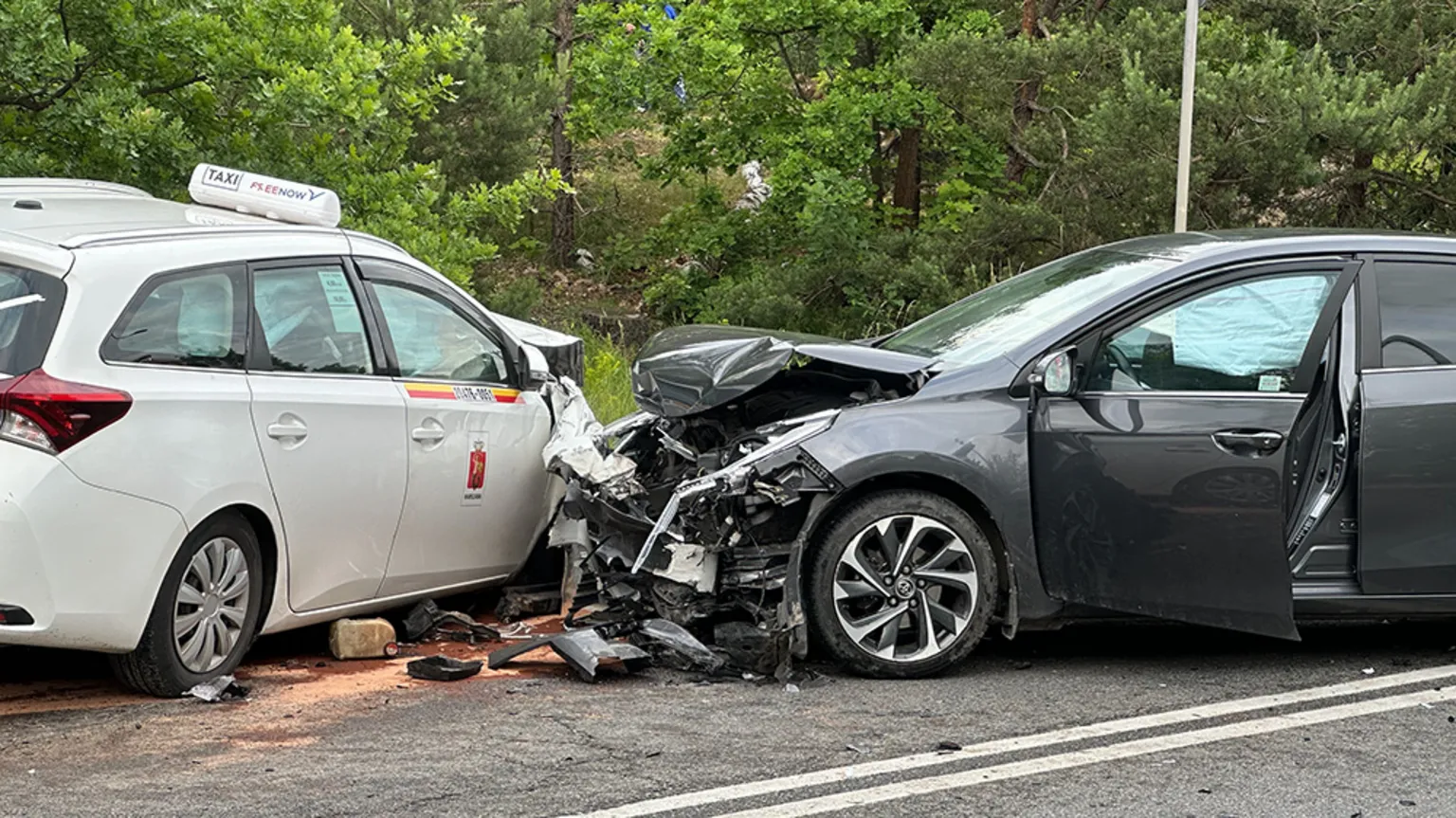 Wypadek czterech aut na skrzyżowaniu Wspólnej i Piastowskiej. Trzy osoby trafiły do szpitala