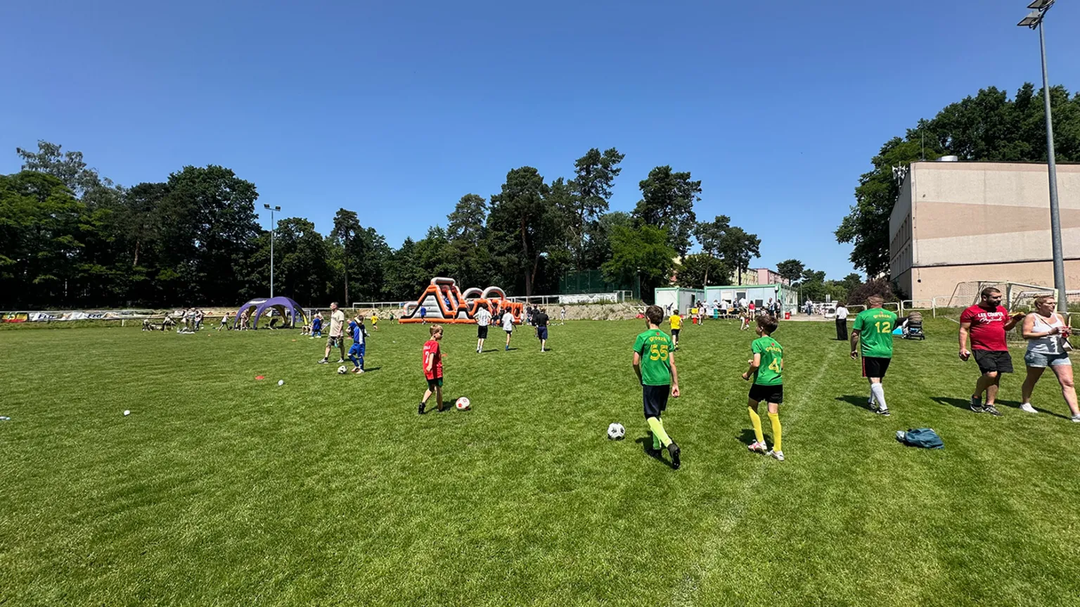 Relacja z wydarzenia: Family Cup 2025 – rodzinny piknik i turniej piłkarski z okazji 35-lecia KS Wesoła