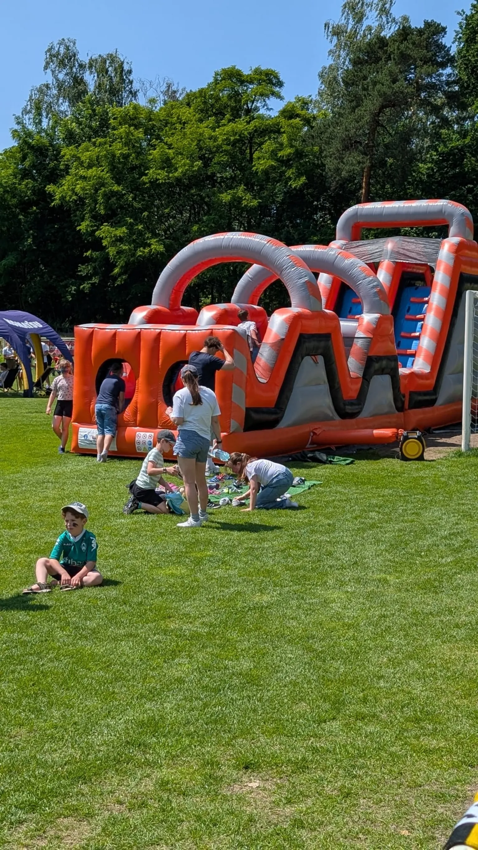 Relacja z wydarzenia: Family Cup 2025 – rodzinny piknik i turniej piłkarski z okazji 35-lecia KS Wesoła