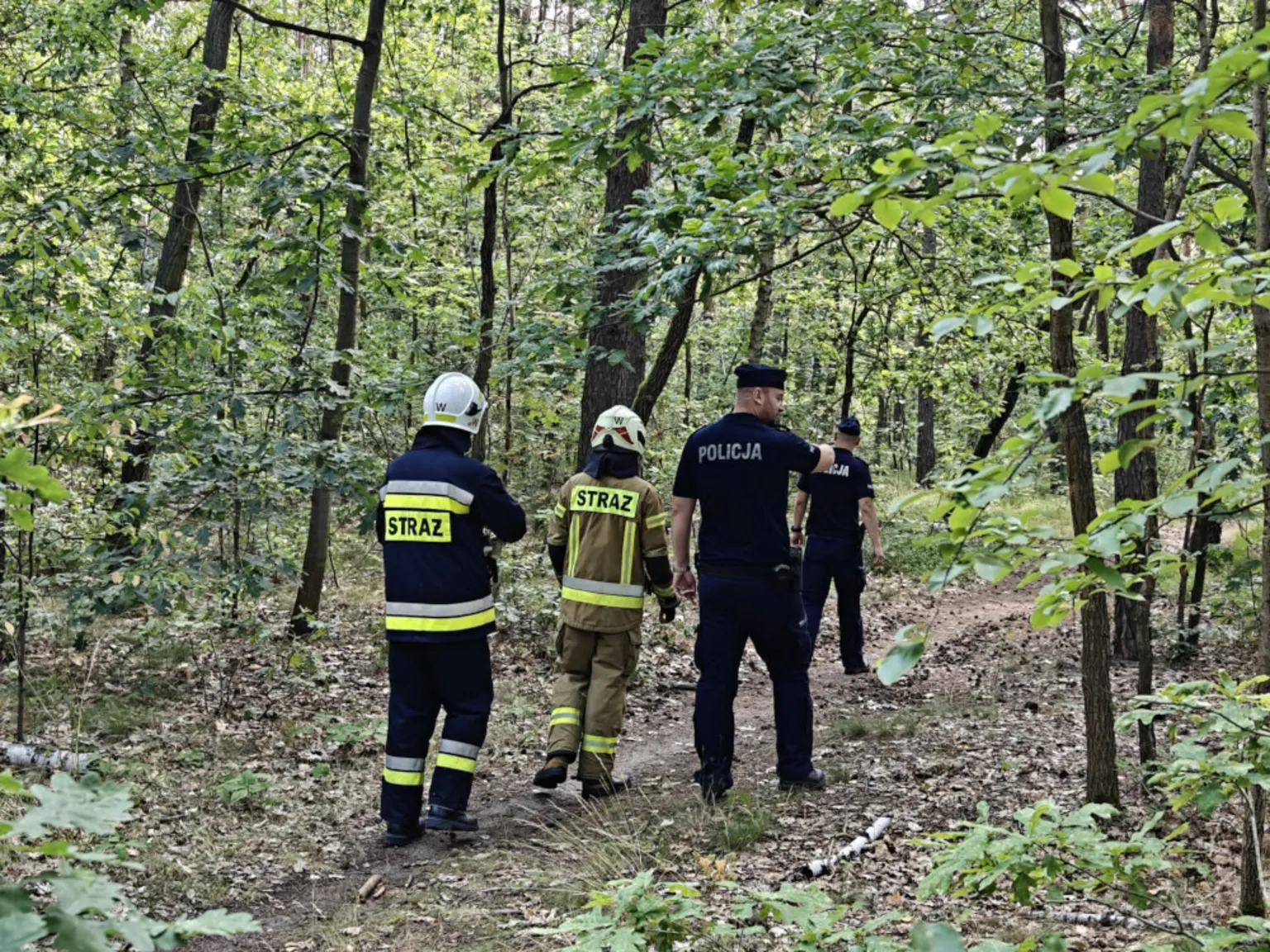 Wspólne patrole policji i strażaków w Wesołej – działania przeciwko pożarom w lasach