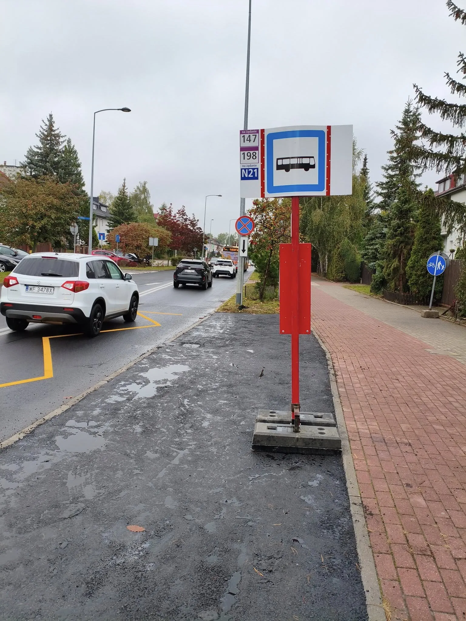 Nowy przystanek 198, obok apteki