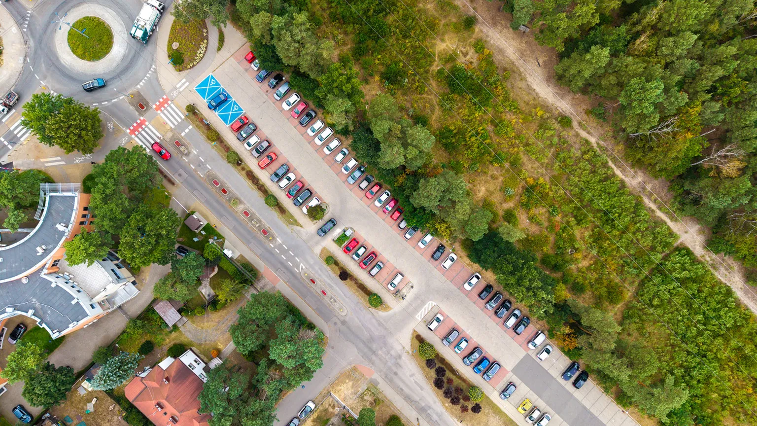 Parking przy Urzędzie dzielnicy Wesoła