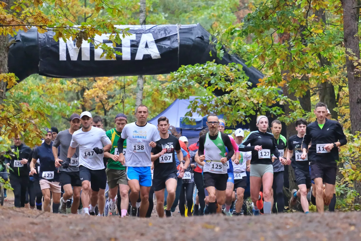 X Cross Wesoła 2025 – sport, wspólnota i pamięć mimo deszczu