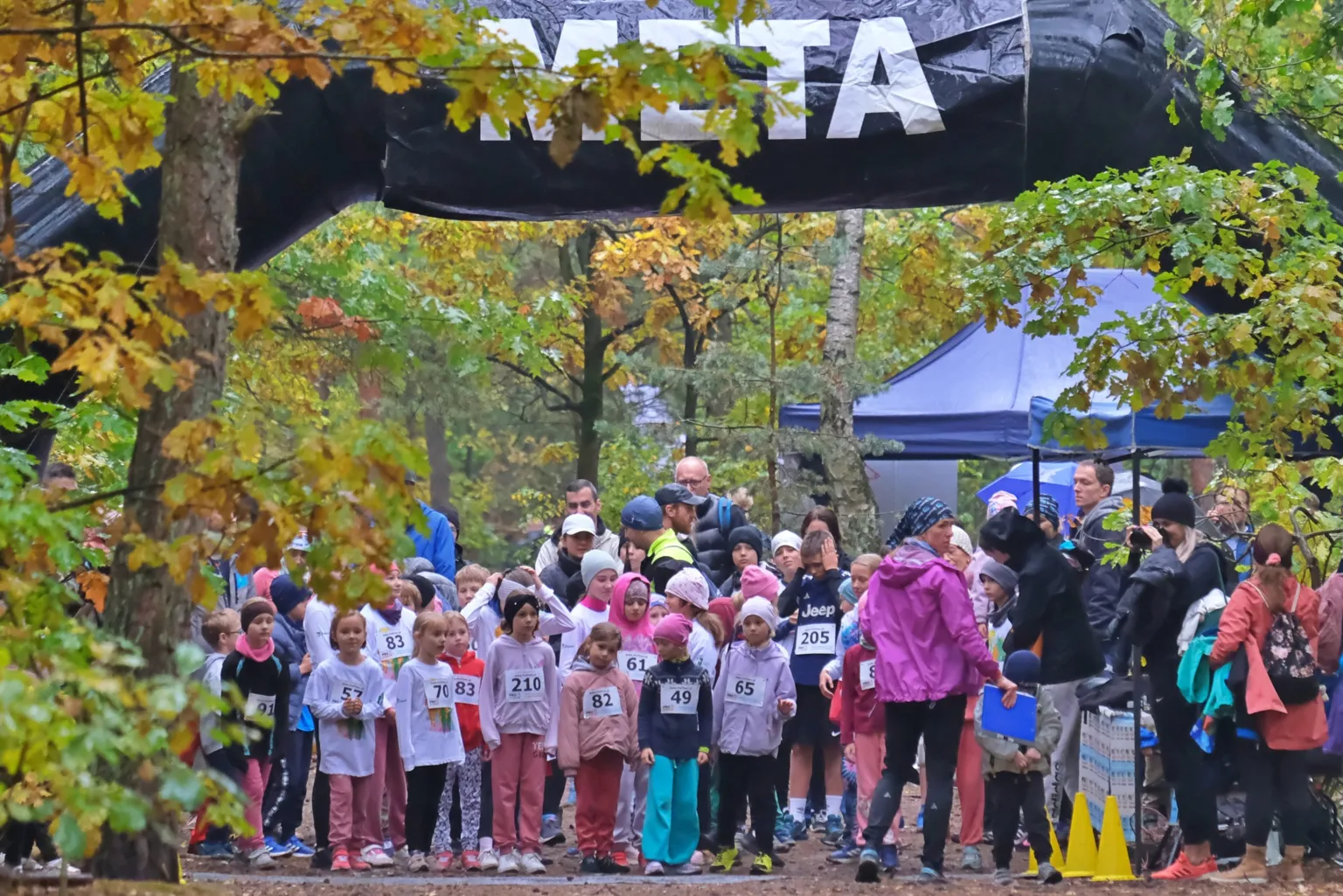 X Cross Wesoła 2025 – sport, wspólnota i pamięć mimo deszczu