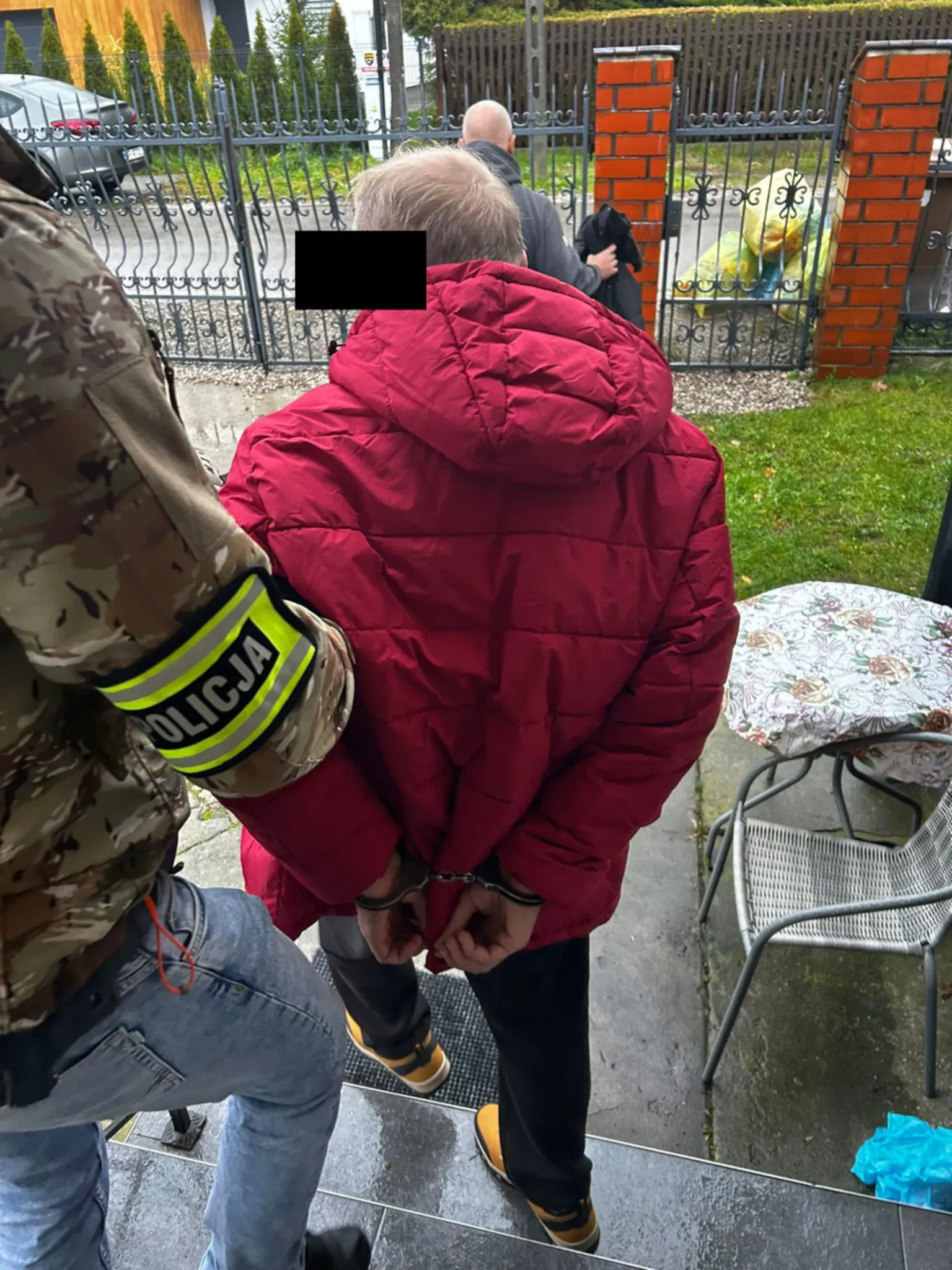 Zatrzymanie podejrzanego o oszustwo metodą „na policjanta” na terenie Wesołej – działania policji i apel o ostrożność