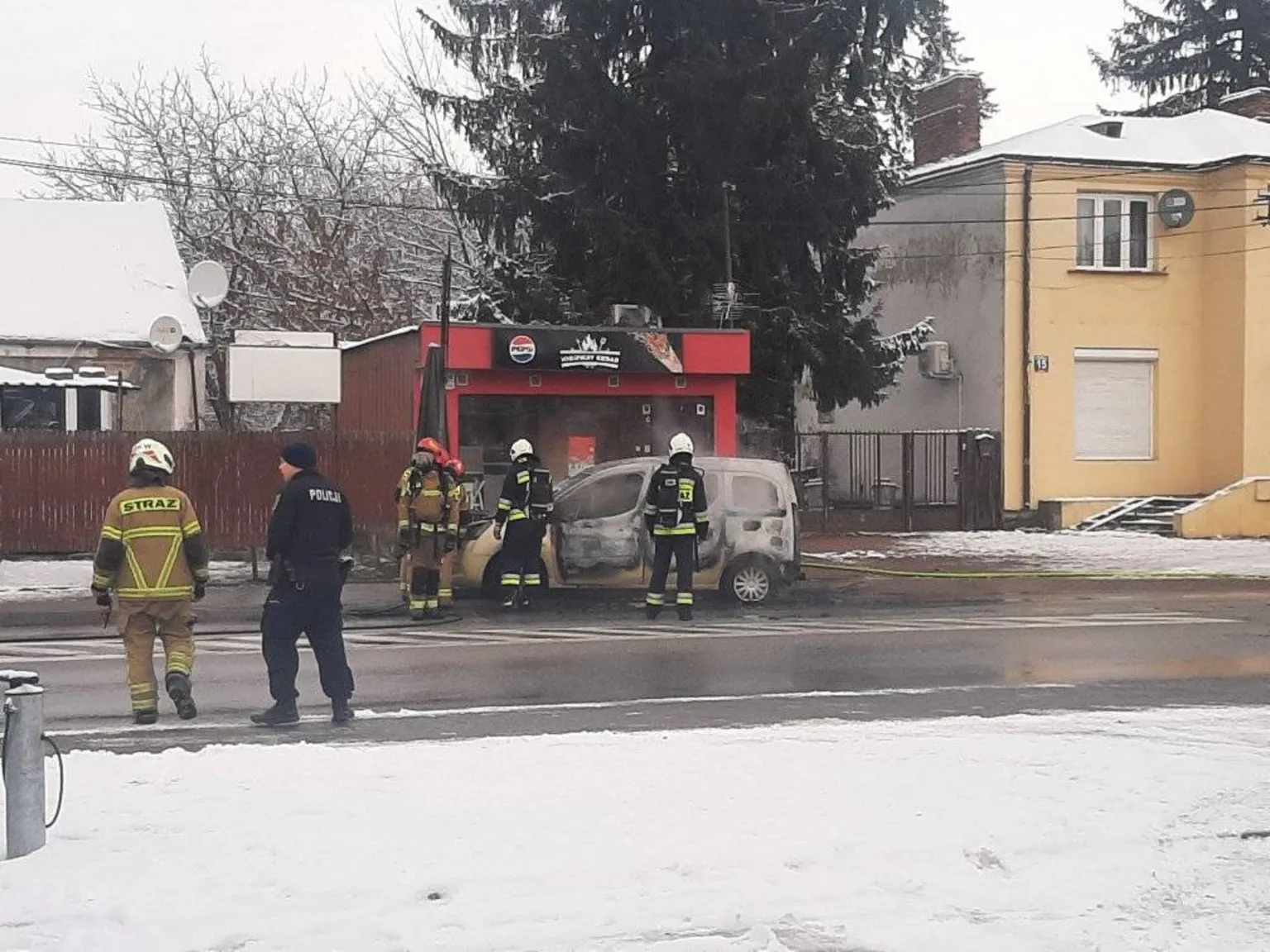 Pożar samochodu w okolicach kebaba na Zielonej. Utrudnienia w ruchu i objazdy