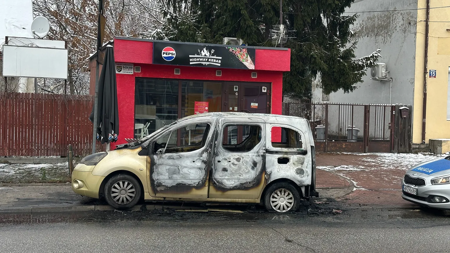 Pożar samochodu w okolicach kebaba na Zielonej. Utrudnienia w ruchu i objazdy