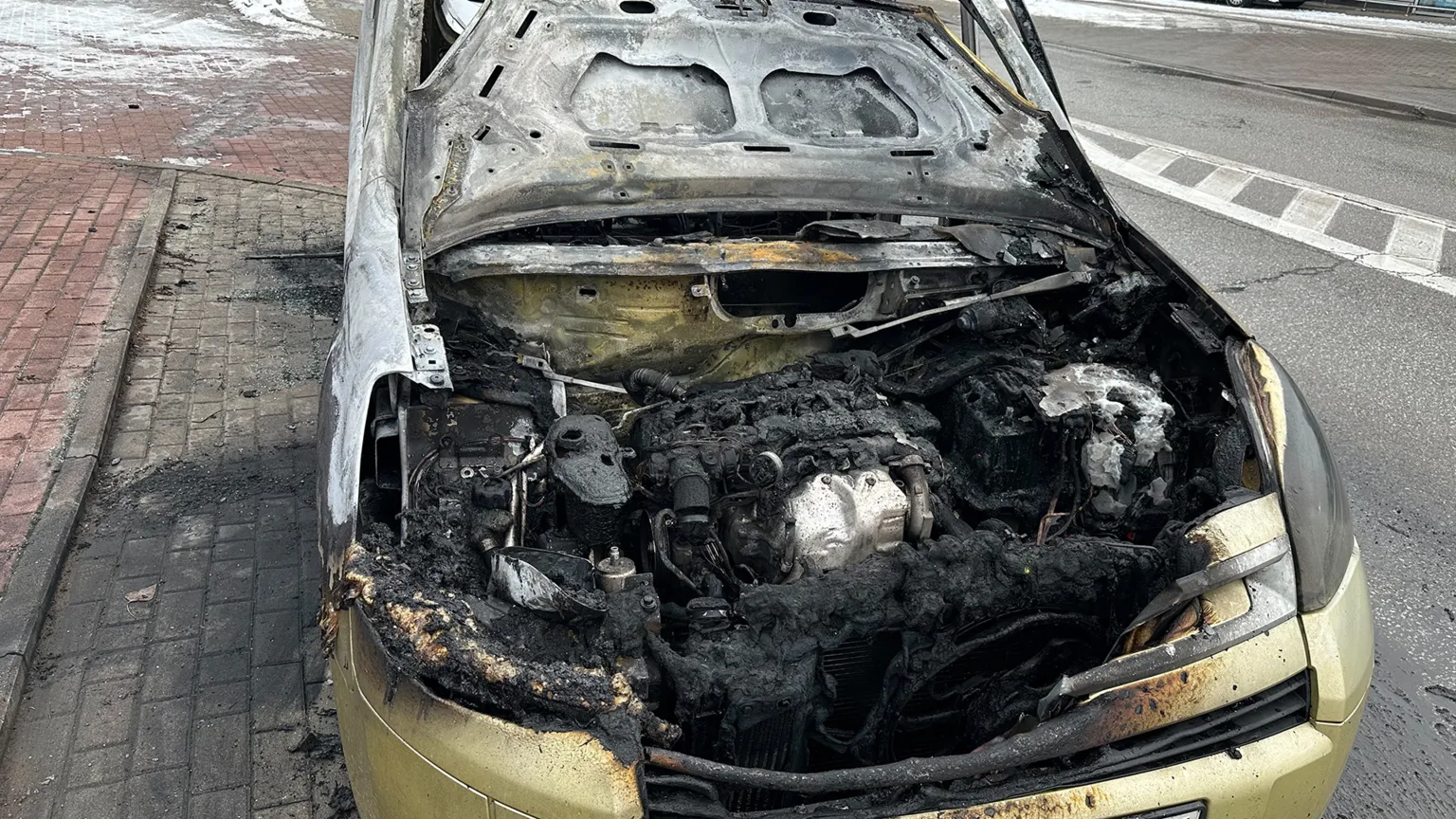 Pożar samochodu w okolicach kebaba na Zielonej. Utrudnienia w ruchu i objazdy