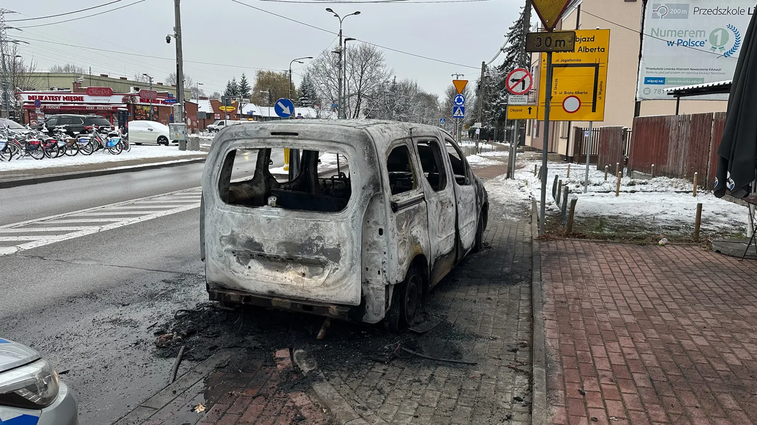 Pożar samochodu w okolicach kebaba na Zielonej. Utrudnienia w ruchu i objazdy