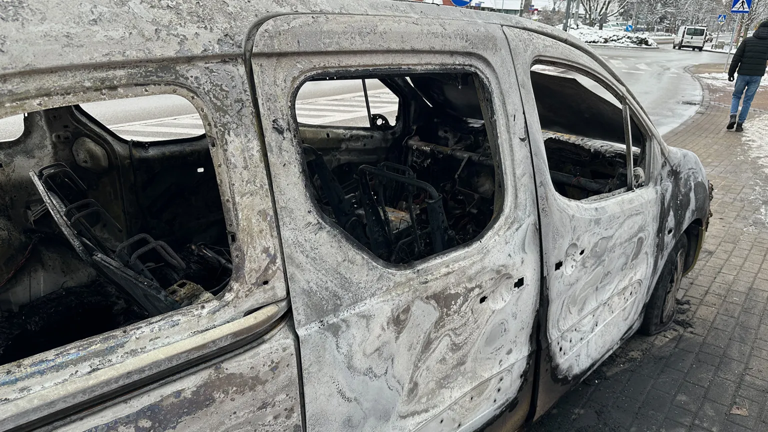 Pożar samochodu w okolicach kebaba na Zielonej. Utrudnienia w ruchu i objazdy