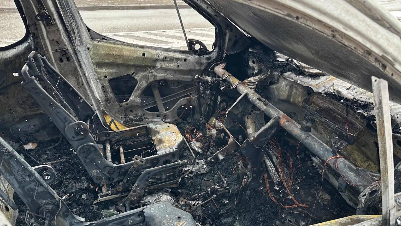 Pożar samochodu w okolicach kebaba na Zielonej. Utrudnienia w ruchu i objazdy