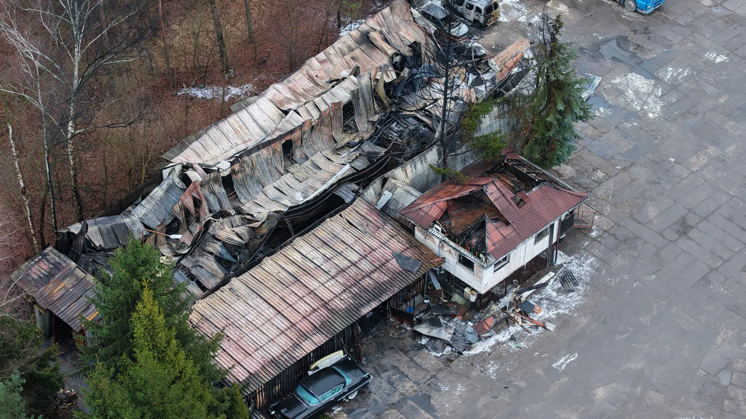 Pożar hali magazynowej w Wesołej. Akcja 23 zastępów straży