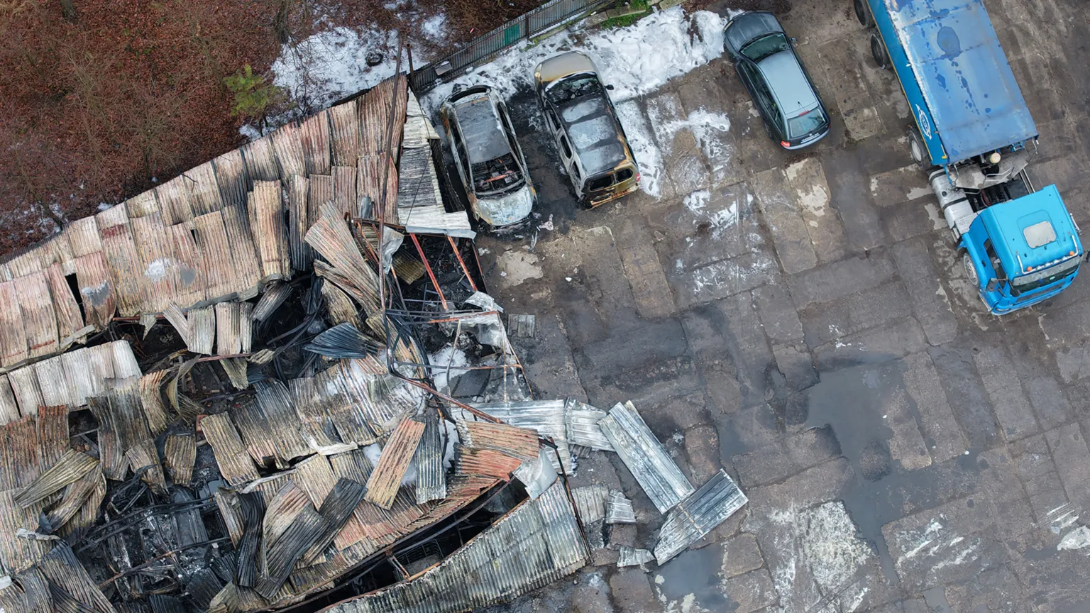 Pożar hali magazynowej w Wesołej. Akcja 23 zastępów straży