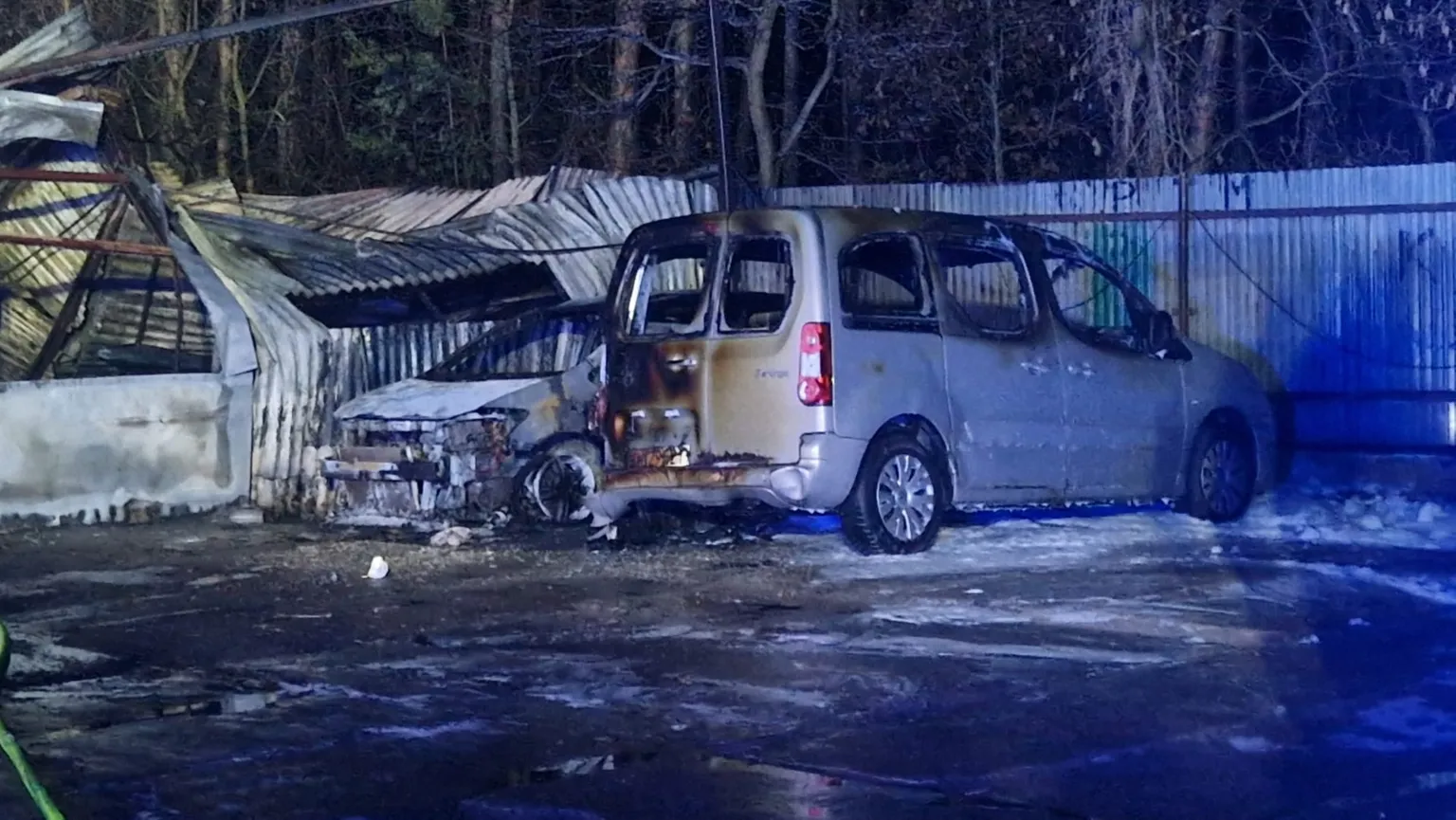 Pożar hali magazynowej w Wesołej. Akcja 23 zastępów straży