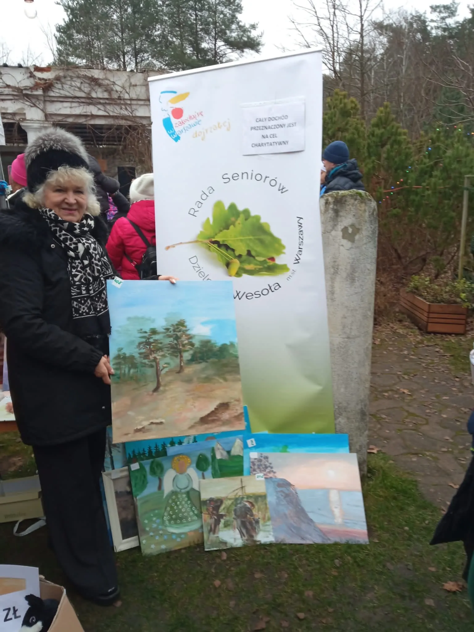 „Seniorzy seniorom”. Rada Seniorów z Wesołej przygotowała świąteczne paczki dla potrzebujących