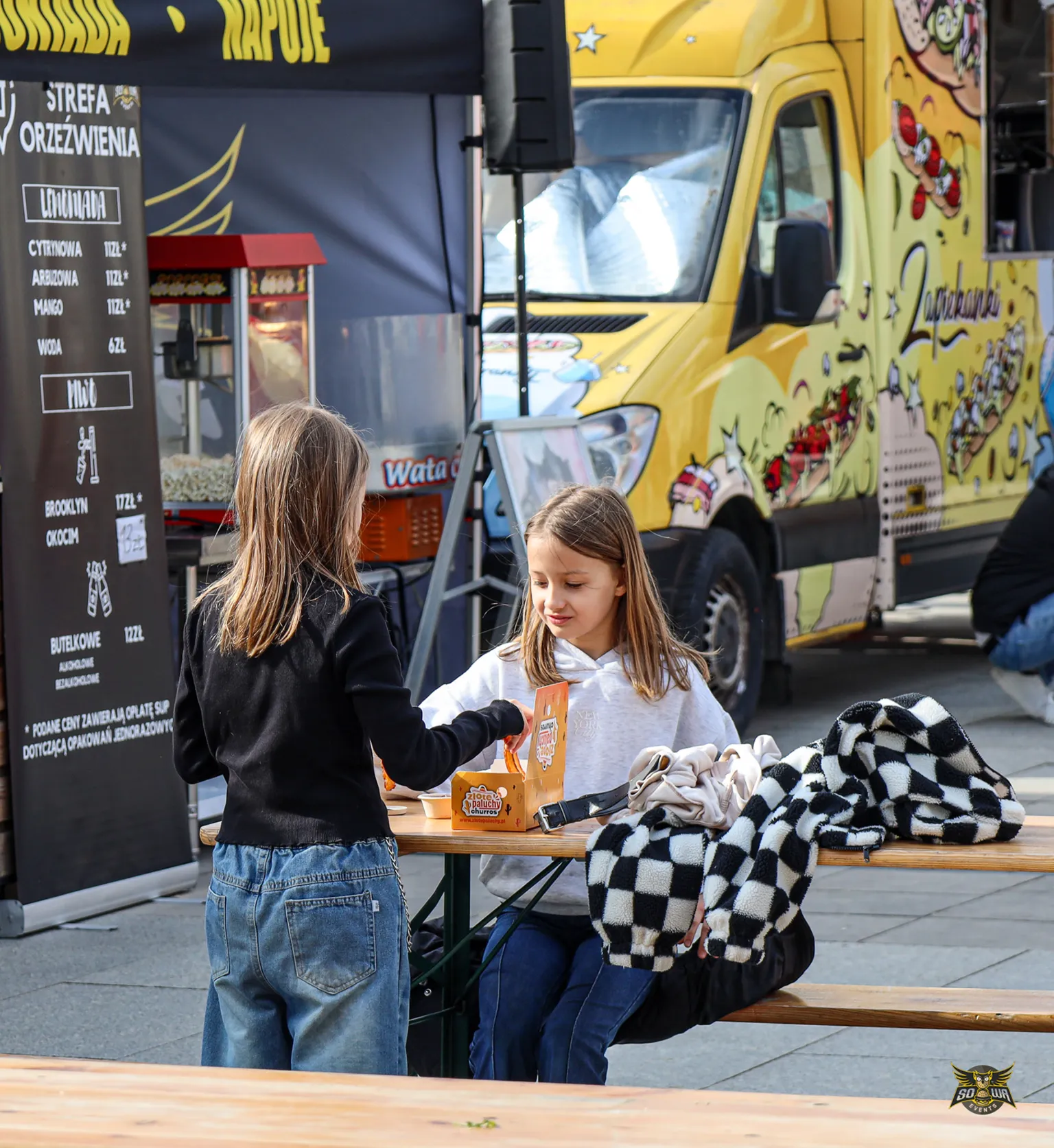 Zdjęcia z poprzedniej edycji zlotu food trucków Sowa Events w Grójcu.