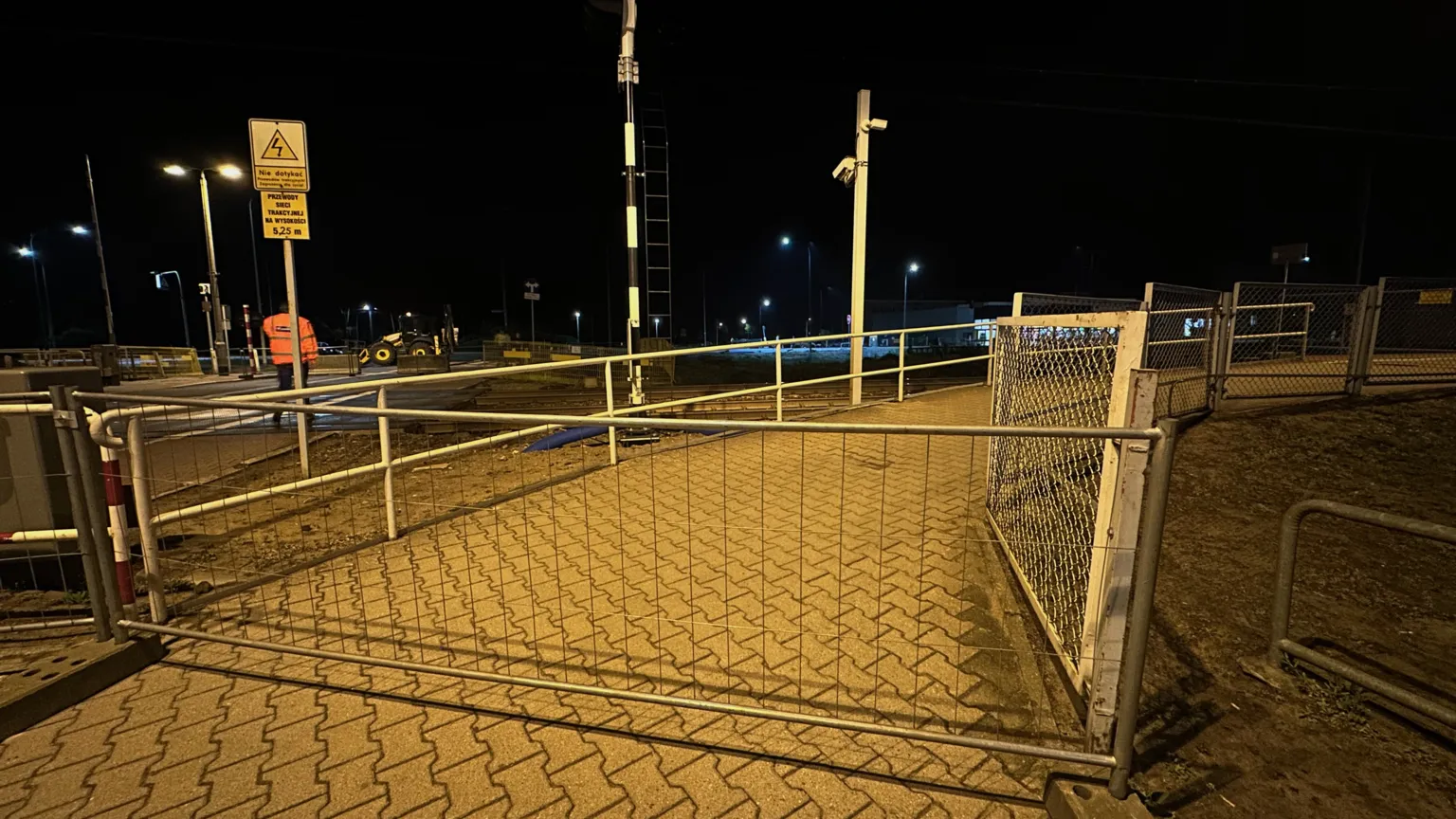 Ostatni przejazd przez tory w Wesołej. Nocą otwarto objazd przez Żółkiewskiego