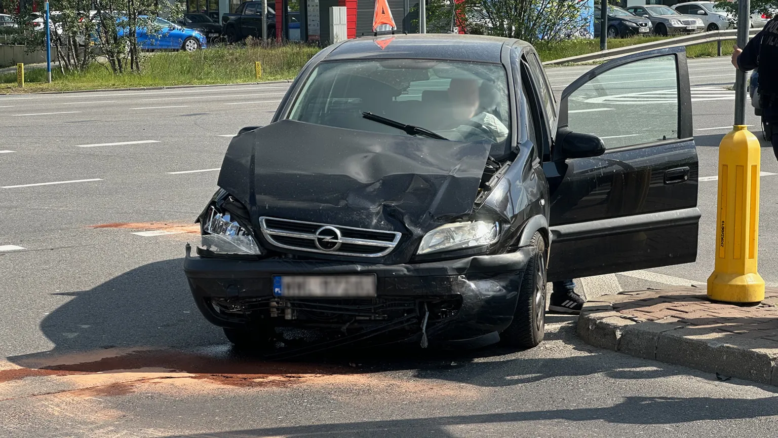 Stłuczka na skrzyżowaniu Traktu Brzeskiego z Jana Pawła II. Bez utrudnień