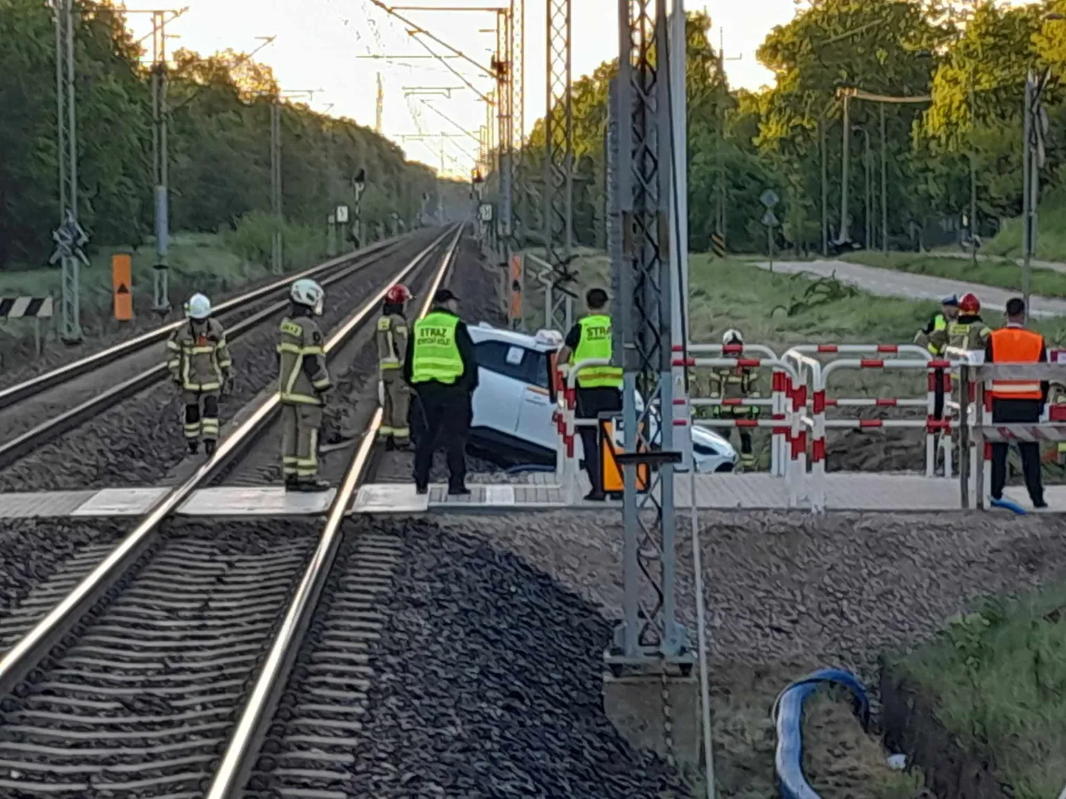 Samochód na torach przy stacji Warszawa Wesoła. Pijany mężczyzna podawał się za pasażera
