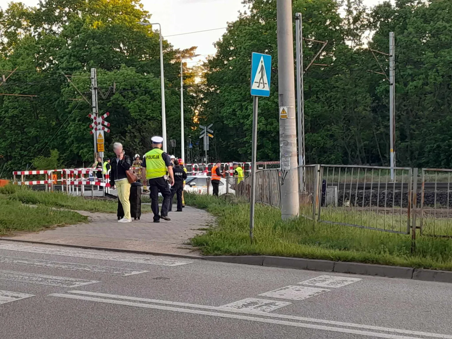 Samochód na torach przy stacji Warszawa Wesoła. Pijany mężczyzna podawał się za pasażera