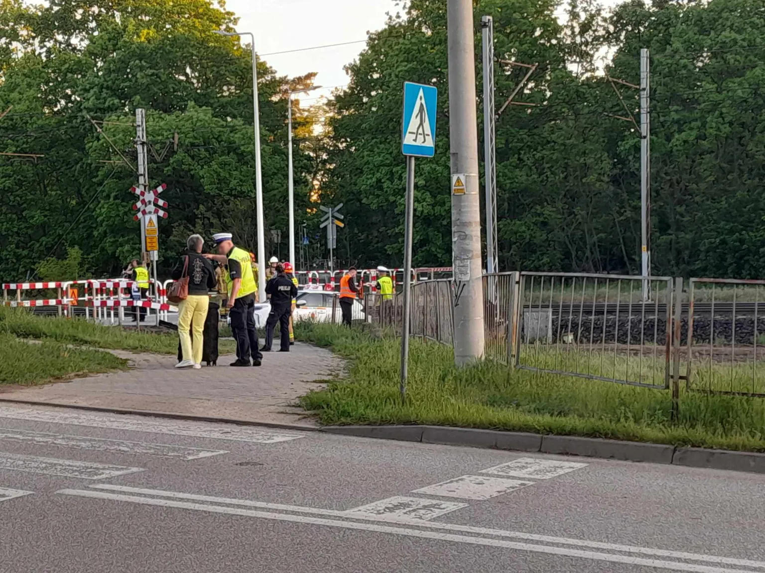 Samochód na torach przy stacji Warszawa Wesoła. Pijany mężczyzna podawał się za pasażera