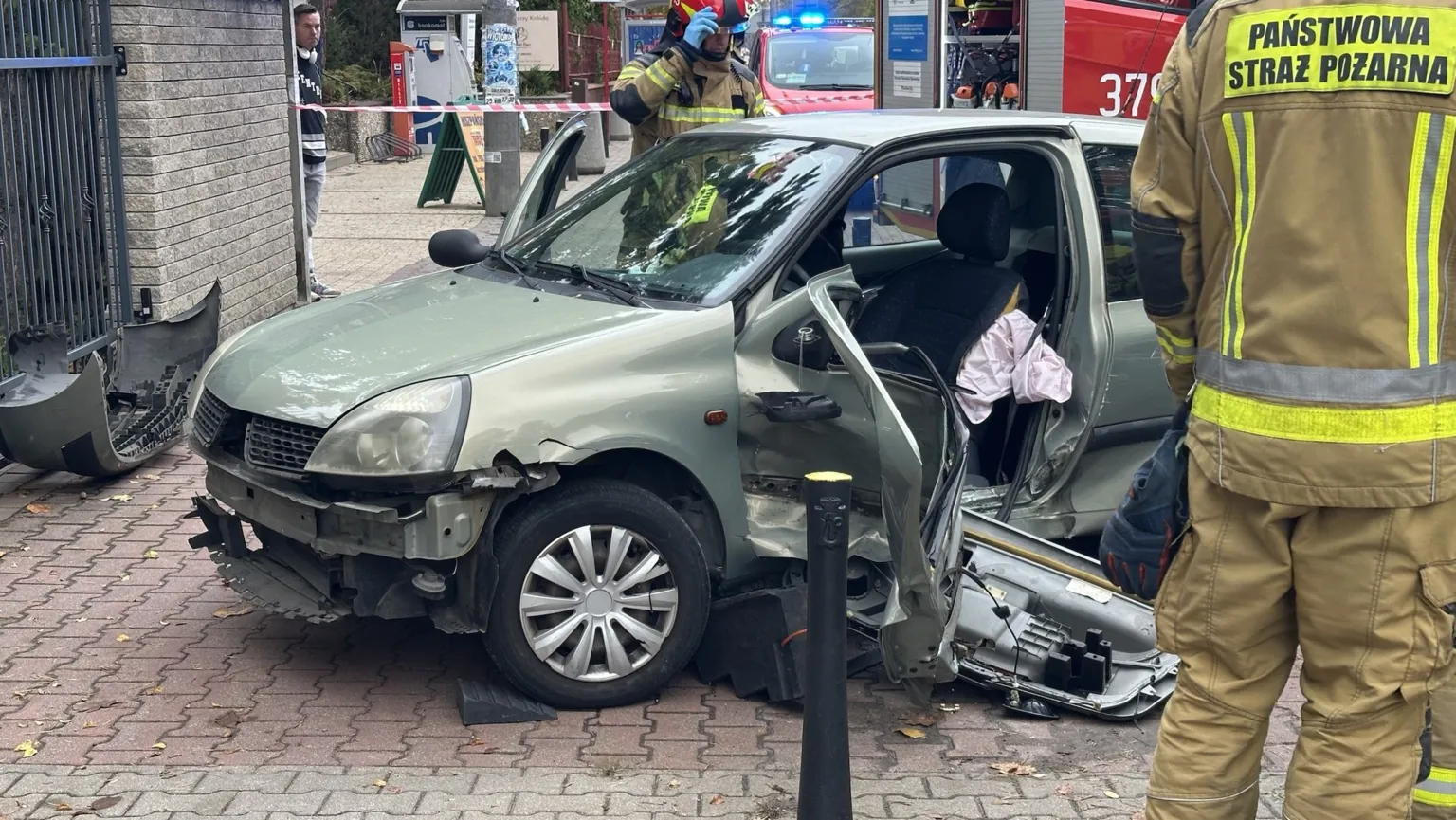 Zderzenie przy Żabce na Praskiego Pułku, pas w stronę Starej Miłośni zablokowany