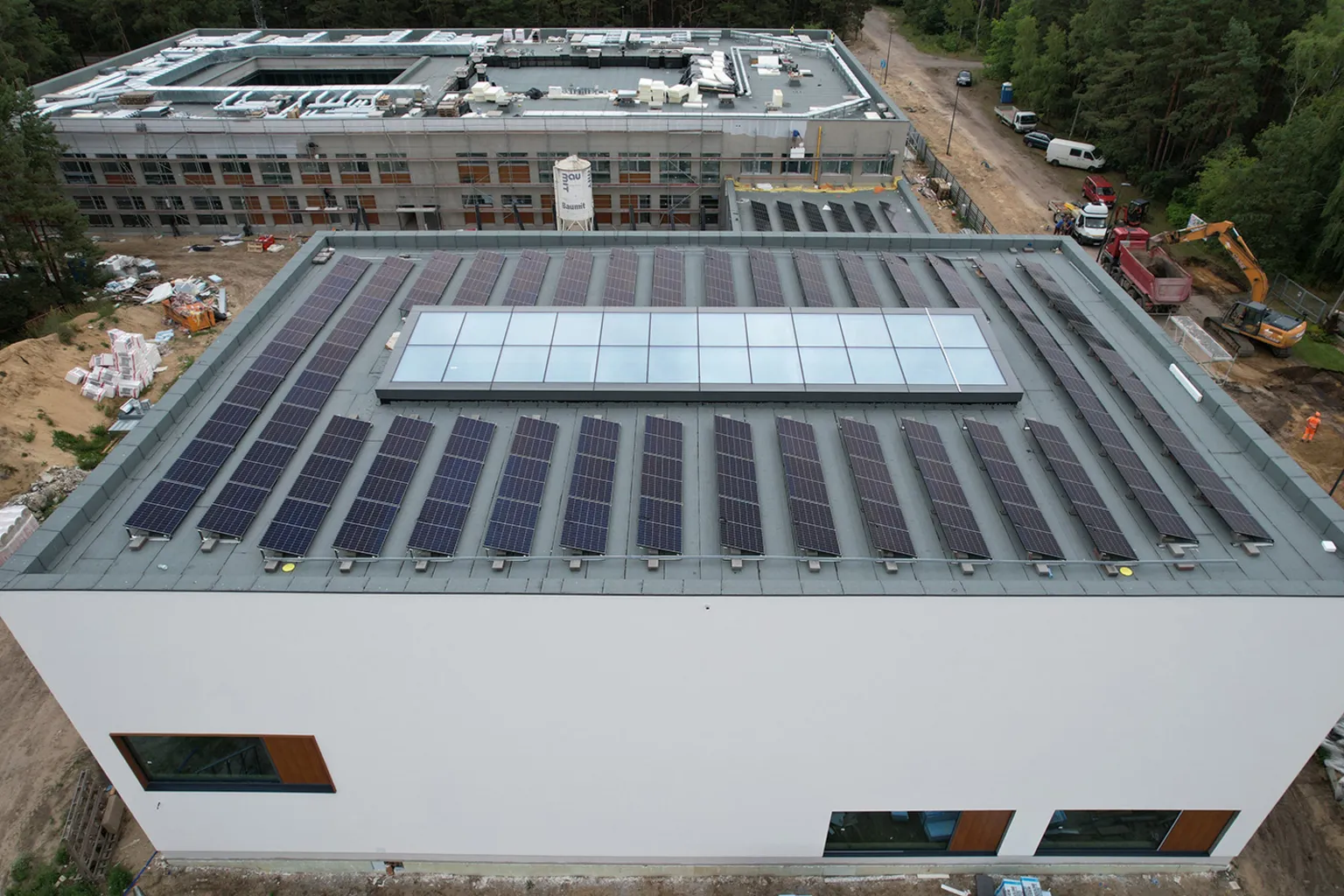 Postępy budowy nowoczesnego liceum w Wesołej