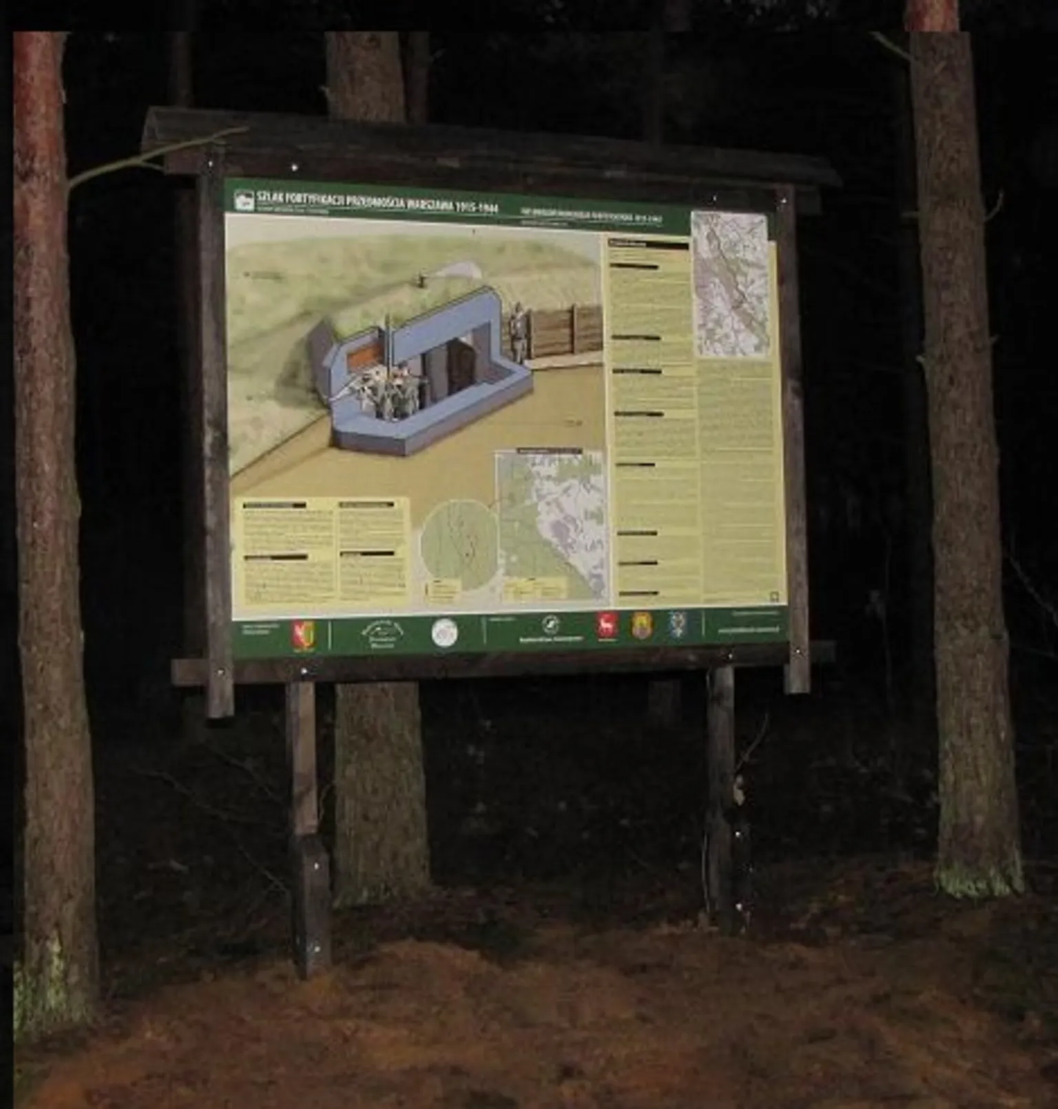 Stawianie tablic w Zagórzu 124