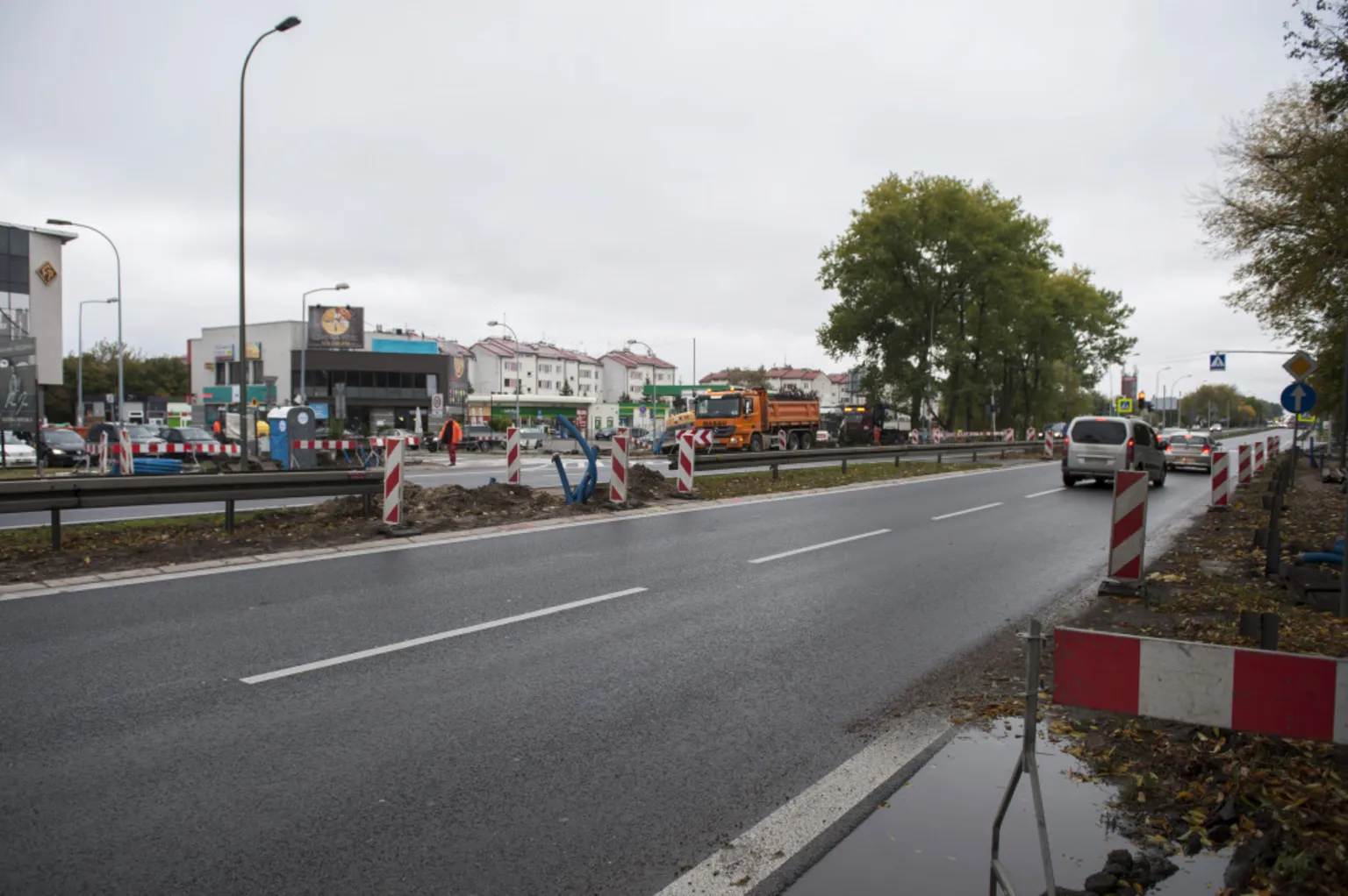 Zamknięty wyjazd z ul. Fabrycznej - budowa świateł, chodnika i przystanku