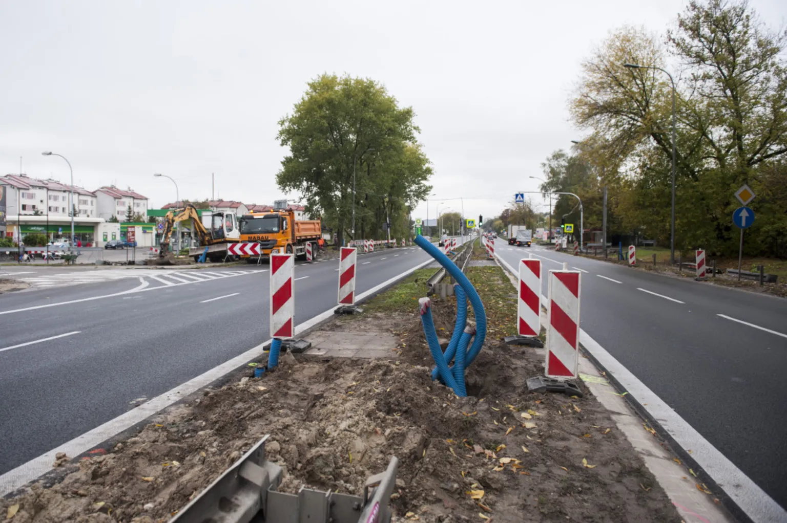 Zamknięty wyjazd z ul. Fabrycznej - budowa świateł, chodnika i przystanku