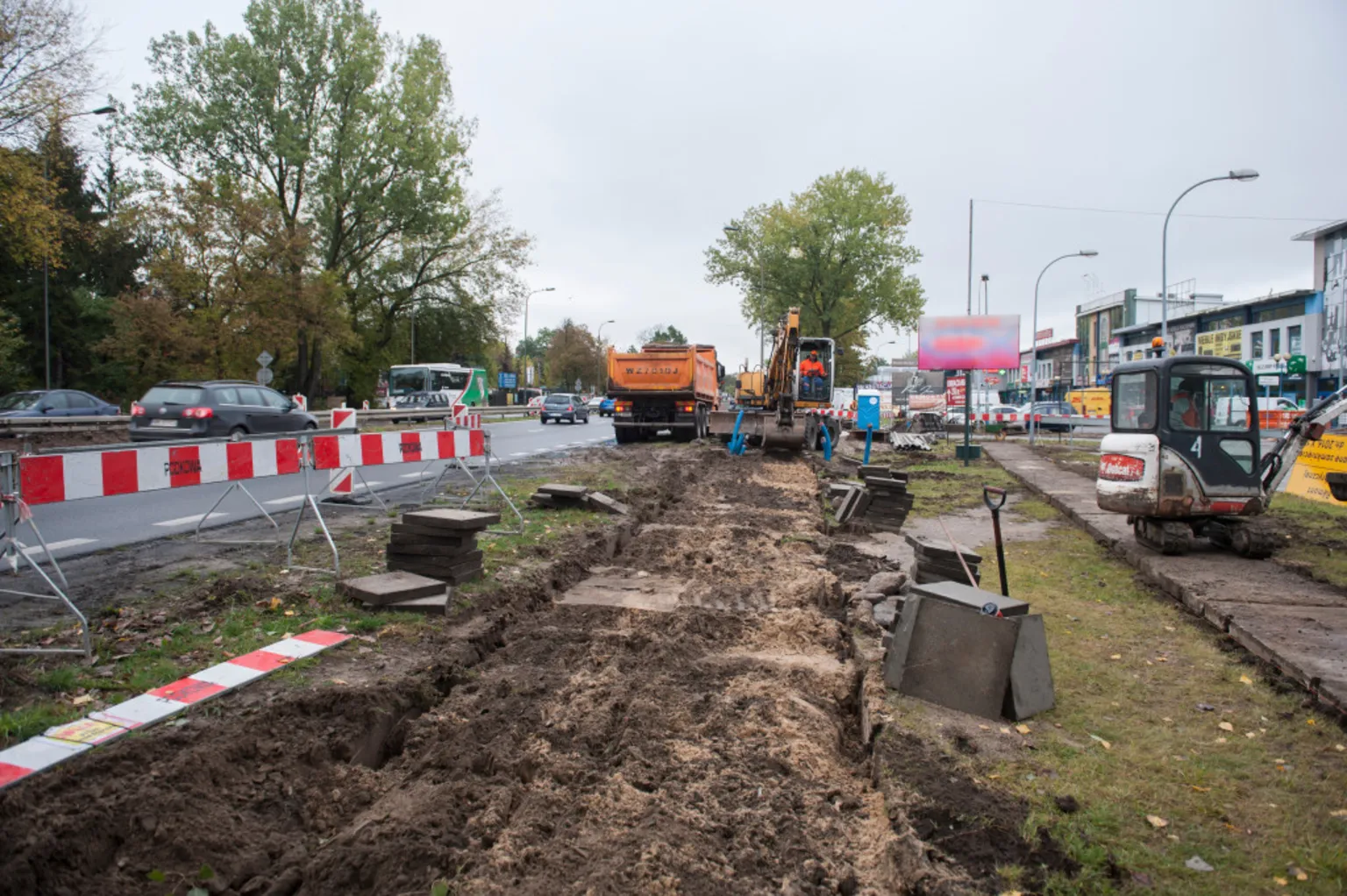 Zamknięty wyjazd z ul. Fabrycznej - budowa świateł, chodnika i przystanku