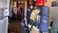 Zdjęcie do artykułu Policjanci z Wesołej uratowali mężczyznę z zadymionego domu