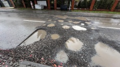 Zdjęcie do artykułu Prowizorka na prowizorkę – znów dziury na Gościńcu i Fabrycznej po kolejnym deszczu