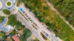 Zdjęcie do artykułu Nowe zasady parkowania przy Urzędzie Dzielnicy Wesoła – szlaban i płatny parking już od 3 listopada