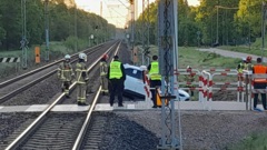 Samochód na torach przy stacji Warszawa Wesoła. Pijany mężczyzna podawał się za pasażera