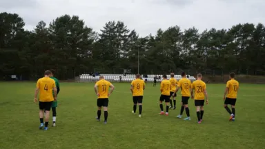 Zdjęcia do artykułu PKS Radość remisuje z KS Wesoła 1:1 w emocjonującym spotkaniu pełnym kartek