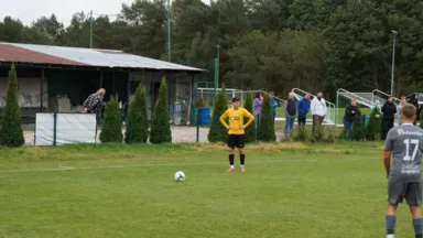 Zdjęcia do artykułu PKS Radość remisuje z KS Wesoła 1:1 w emocjonującym spotkaniu pełnym kartek