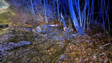 Wypadek na ulicy Czecha w Wawrze: samochód w ogniu