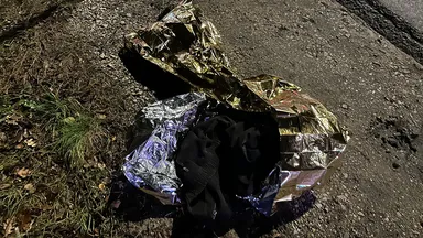 Wypadek na ulicy Czecha w Wawrze: samochód w ogniu