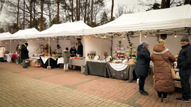 Świąteczny Kiermasz Bożonarodzeniowy w Wesołej – relacja z wydarzenia