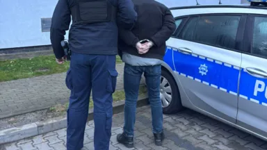 Zatrzymany z kradzioną toyotą i narkotykami – interwencja policji w Wesołej