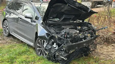 Zdjęcie do artykułu Wypadek w Wesołej na skrzyżowaniu Narutowicza i Mickiewicza – Subaru kontra autobus